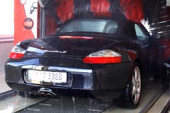 Porsche Boxster S in der Autowaschanlage